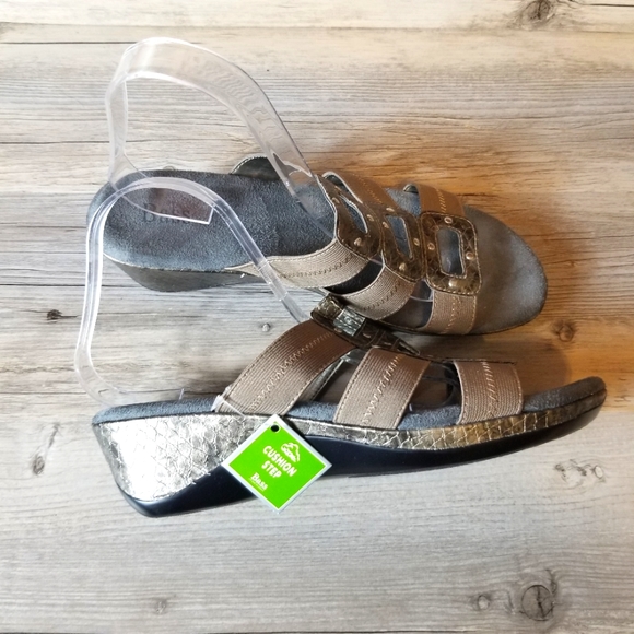 Bass Delilah Cushion Step Three Strap Faux Croc Print Wedge Heel Sandals NWT - Picture 1 of 10